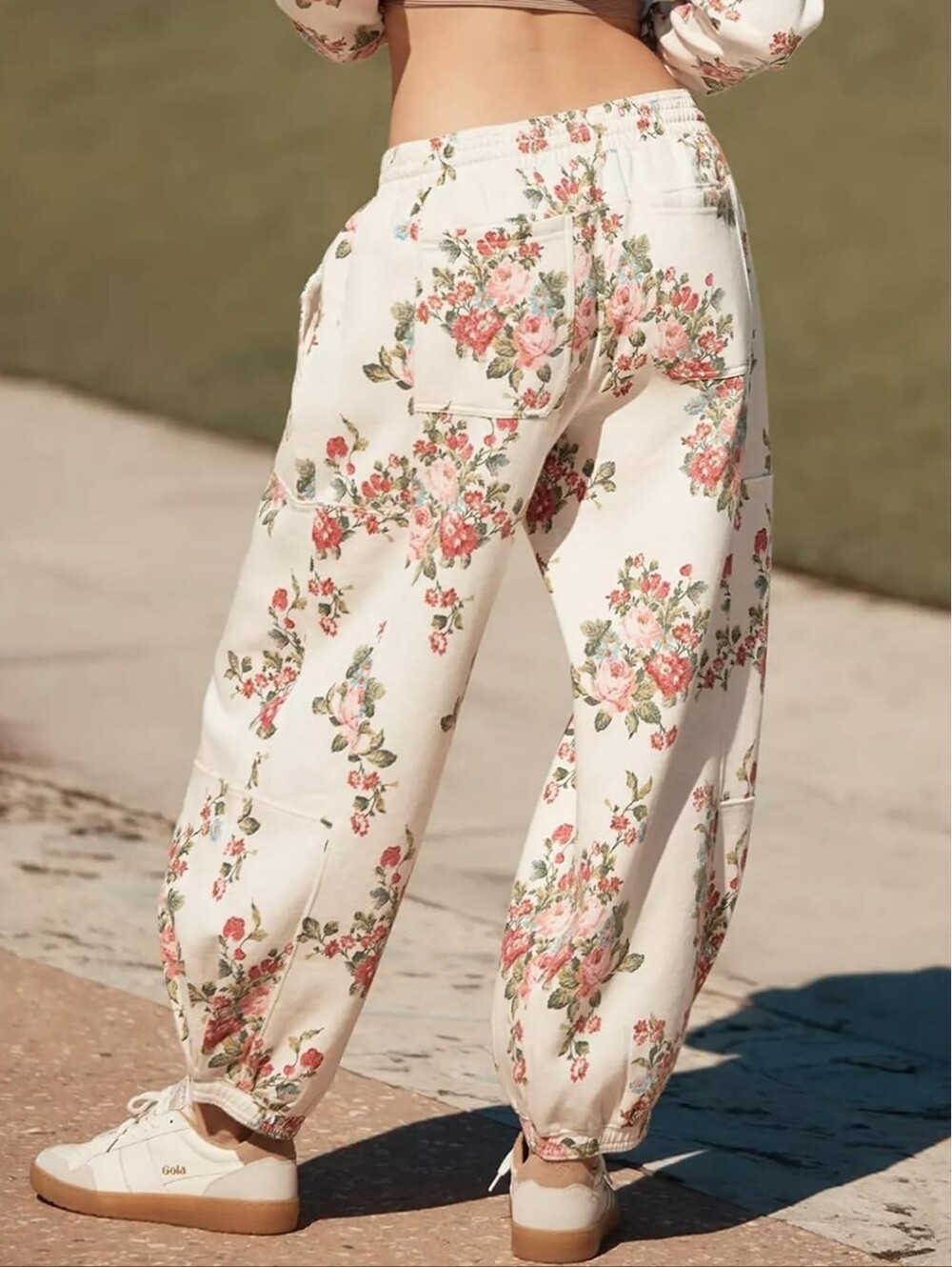 Barrel Leg - Floral Sweatpants - Size Medium